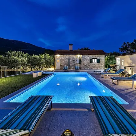 Home Away From Home With Outdoor Pool, Botanical Garden And A Beautiful Sea View Kaštela Exterior foto