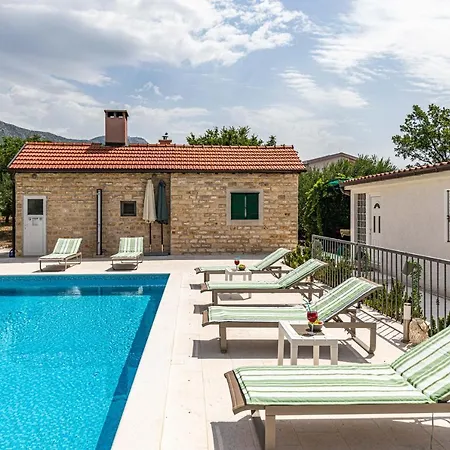 Home Away From Home With Outdoor Pool, Botanical Garden And A Beautiful Sea View Kaštela Exterior foto