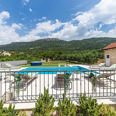 Home Away From Home With Outdoor Pool, Botanical Garden And A Beautiful Sea View Kaštela Exterior foto