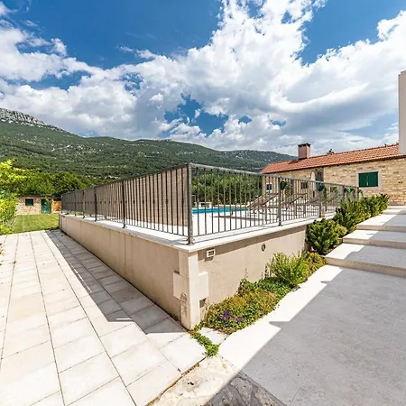 Home Away From Home With Outdoor Pool, Botanical Garden And A Beautiful Sea View Kaštela Exterior foto