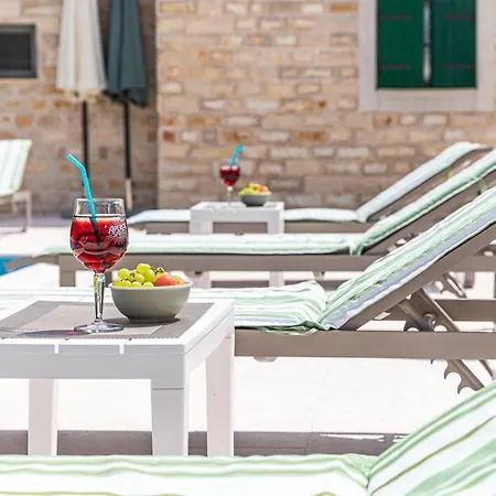 Home Away From Home With Outdoor Pool, Botanical Garden And A Beautiful Sea View Kaštela Exterior foto
