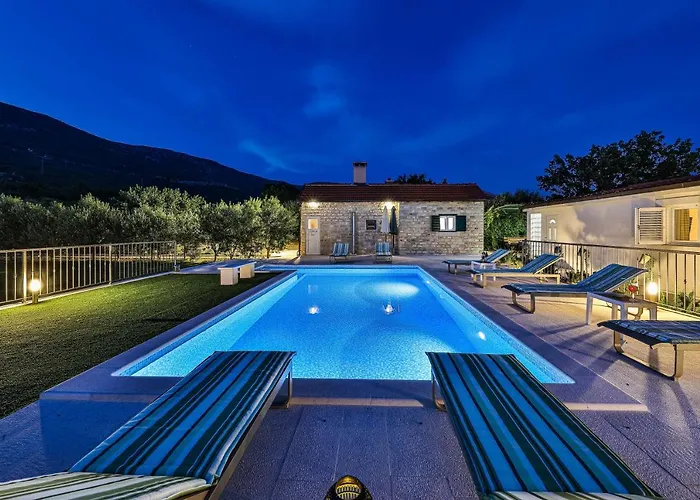 Home Away From Home With Outdoor Pool, Botanical Garden And A Beautiful Sea View