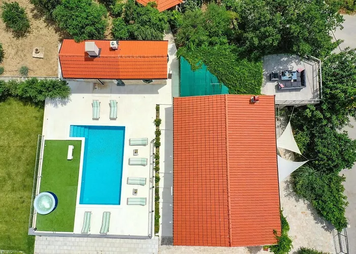 Home Away From Home With Outdoor Pool, Botanical Garden And A Beautiful Sea View