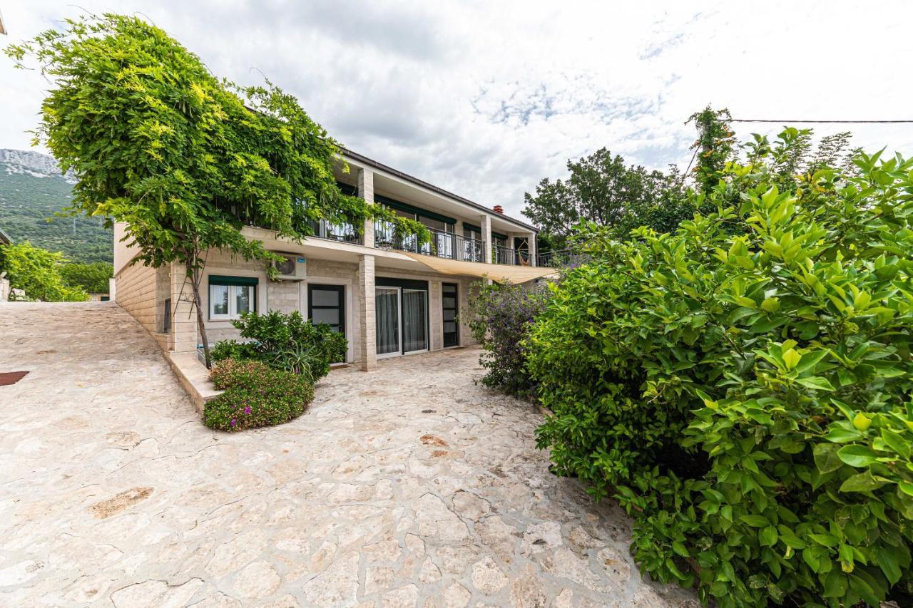 Away From With Outdoor Pool, Botanical Garden And A Beautiful Sea View * Kastela