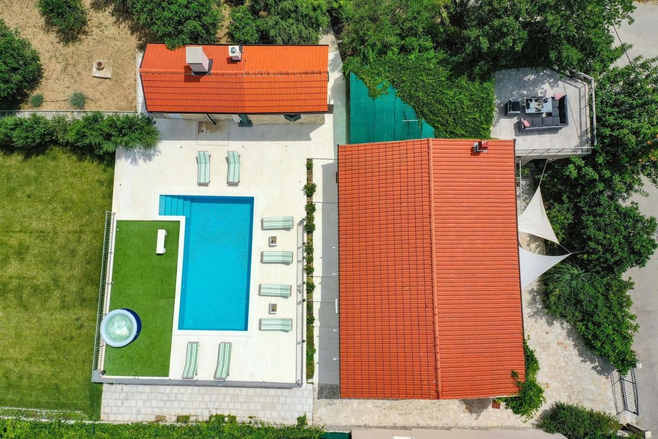 Away From With Outdoor Pool, Botanical Garden And A Beautiful Sea View *