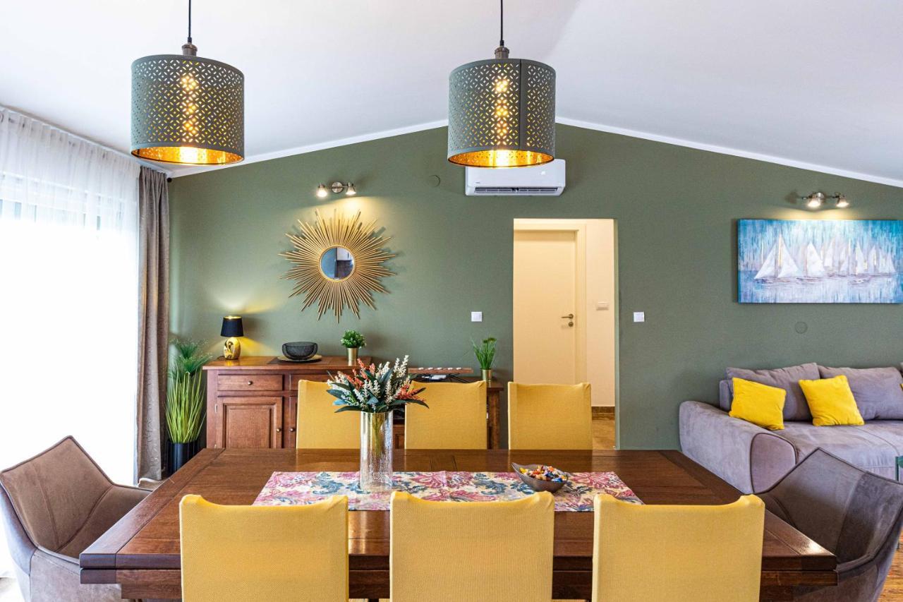 Away From With Outdoor Pool, Botanical Garden And A Beautiful Sea View