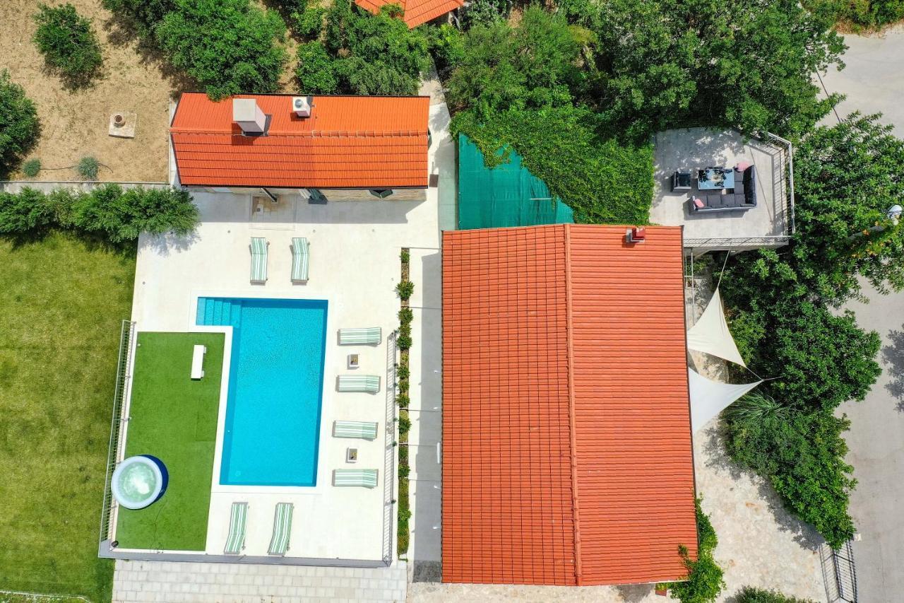 Away From With Outdoor Pool, Botanical Garden And A Beautiful Sea View Holiday home