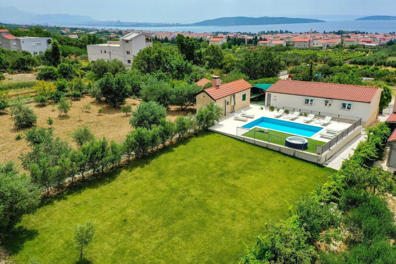 Holiday home Away From With Outdoor Pool, Botanical Garden And A Beautiful Sea View Kastela