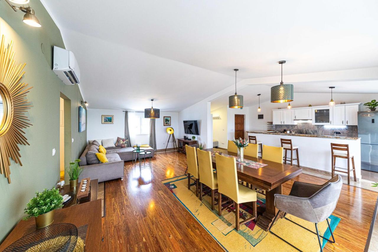 Away From With Outdoor Pool, Botanical Garden And A Beautiful Sea View Holiday home