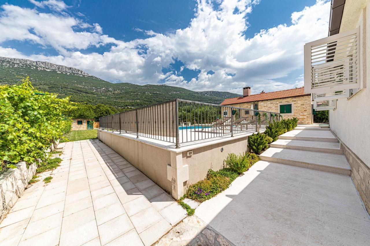 Away From With Outdoor Pool, Botanical Garden And A Beautiful Sea View Holiday home Kastela