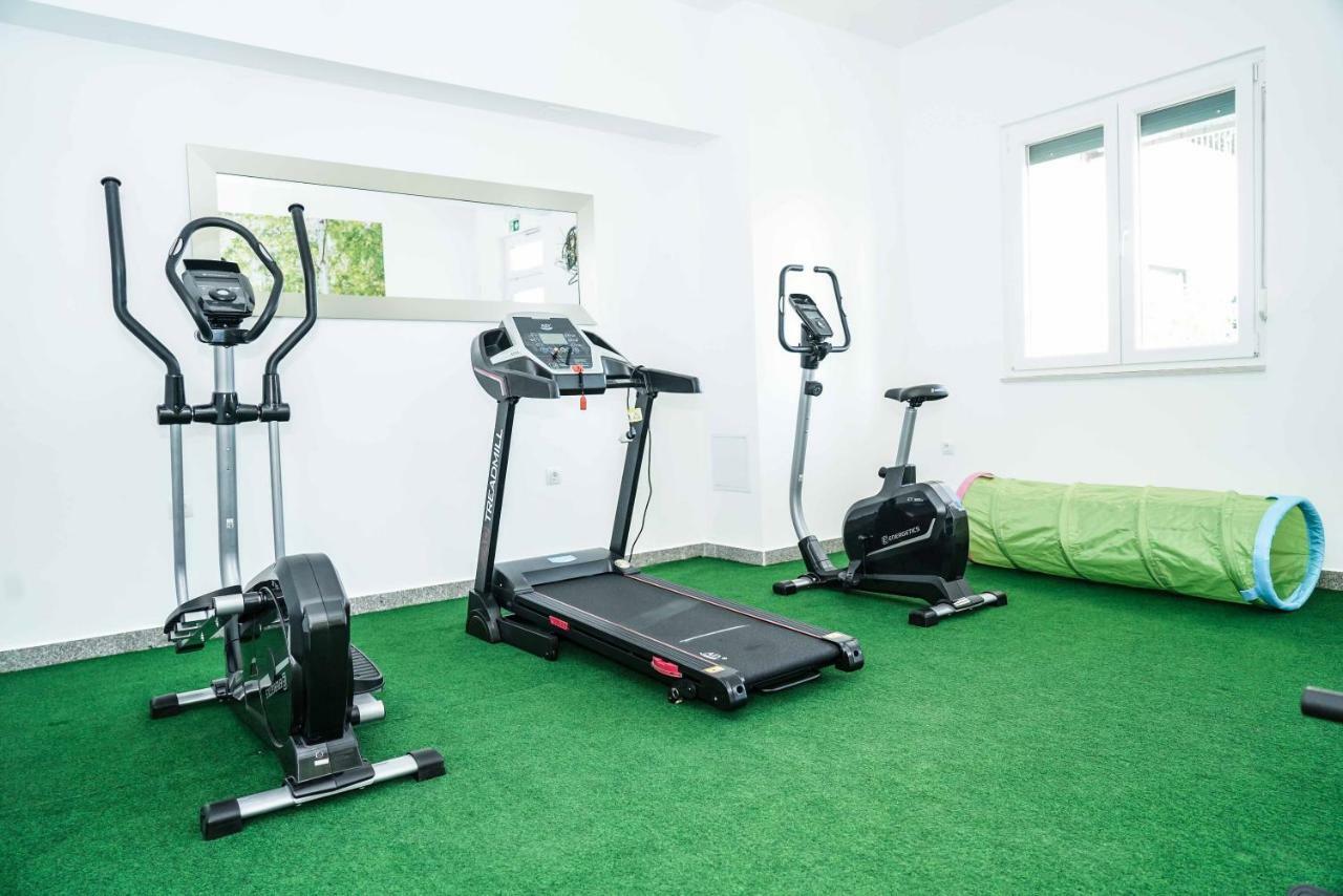 Away From With Outdoor Pool, Botanical Garden And A Beautiful Sea View * Kastela