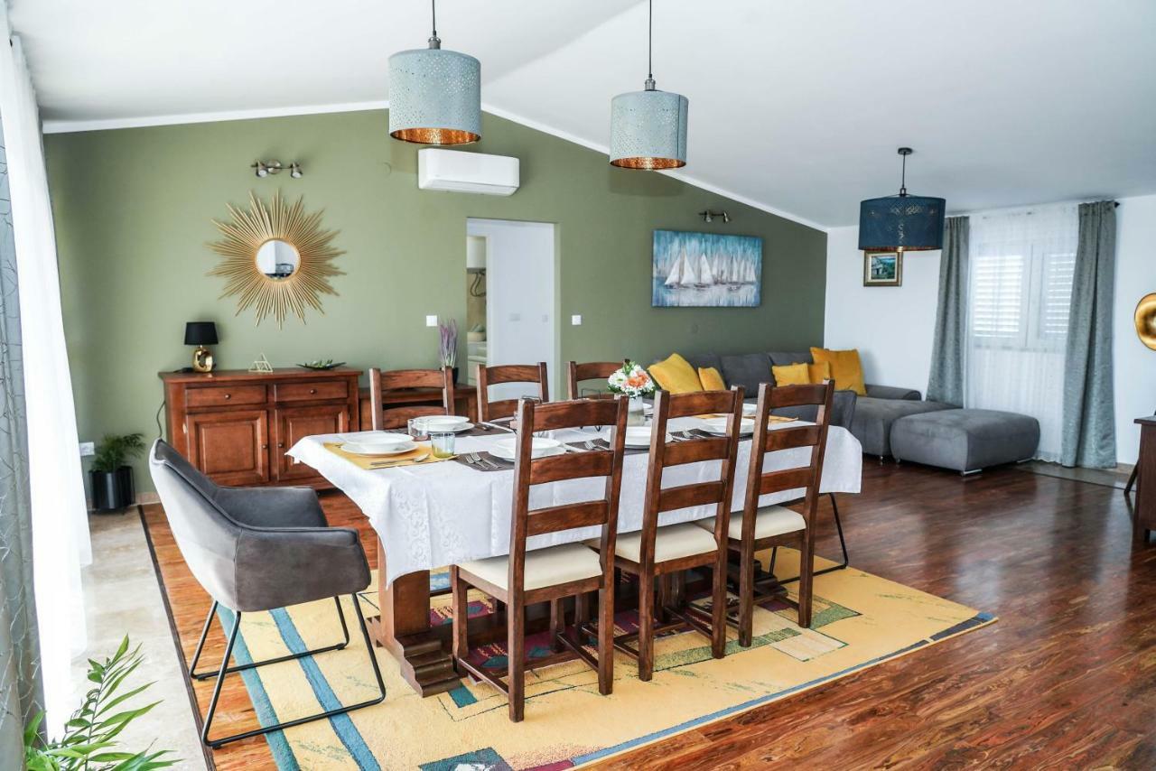 Away From With Outdoor Pool, Botanical Garden And A Beautiful Sea View Holiday home