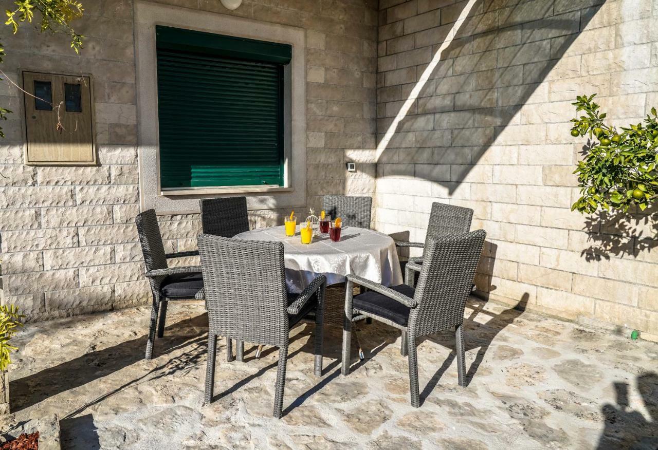 Away From With Outdoor Pool, Botanical Garden And A Beautiful Sea View Holiday home