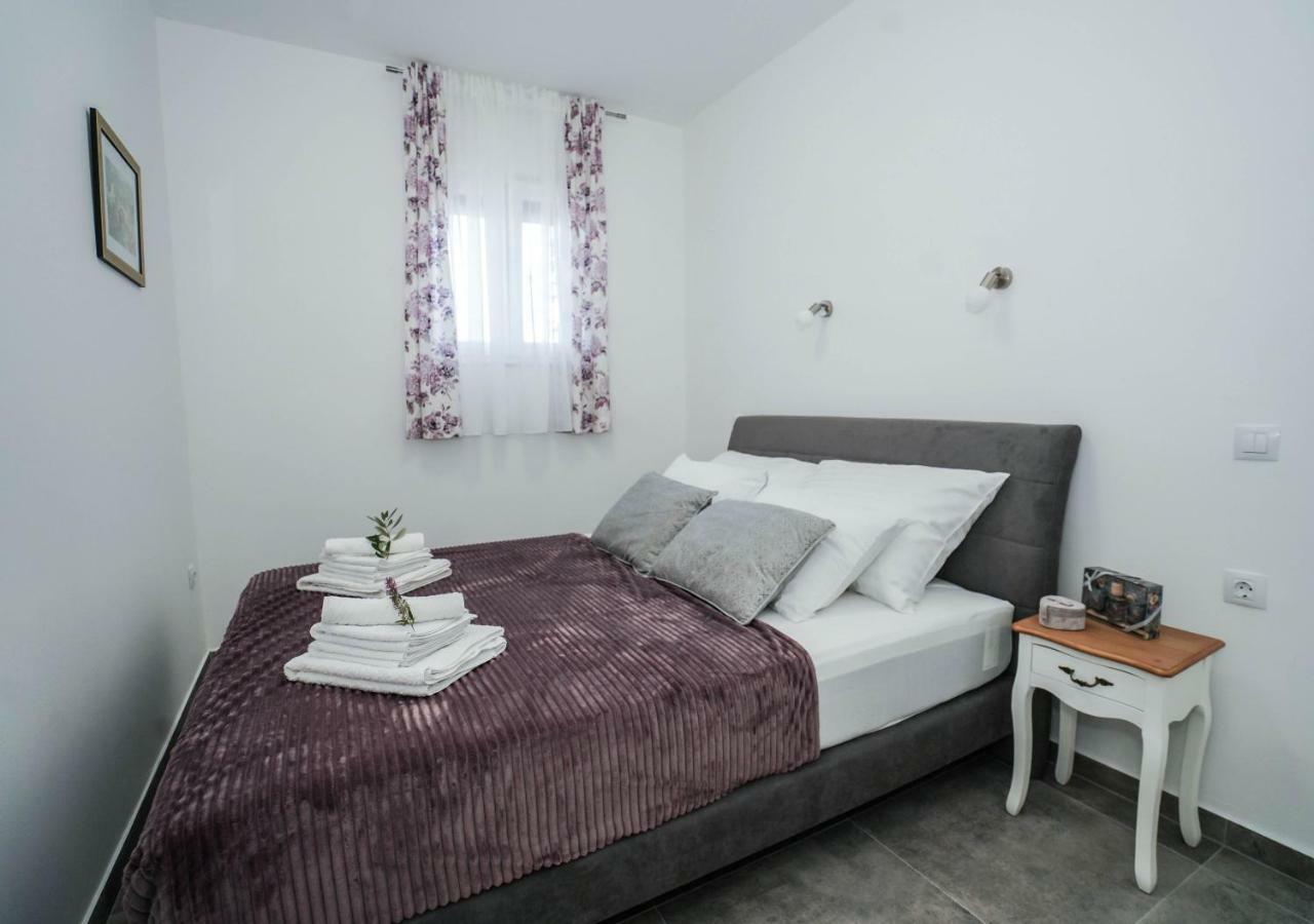Away From With Outdoor Pool, Botanical Garden And A Beautiful Sea View *