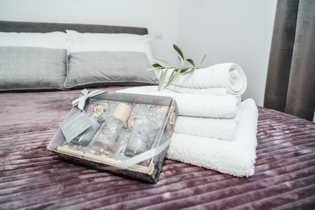 Away From With Outdoor Pool, Botanical Garden And A Beautiful Sea View Holiday home *