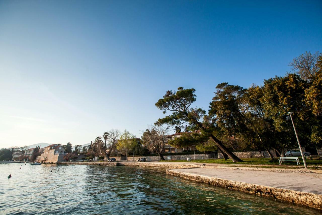 Away From With Outdoor Pool, Botanical Garden And A Beautiful Sea View
